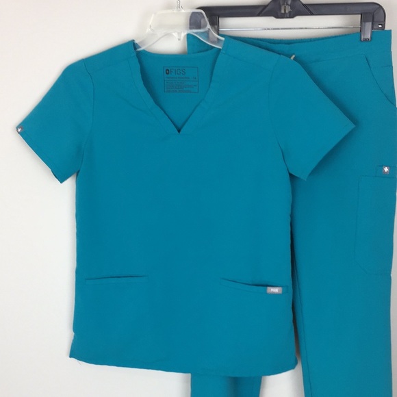 Figs Technical Collection XS Two Pocket Top - Picture 4 of 4